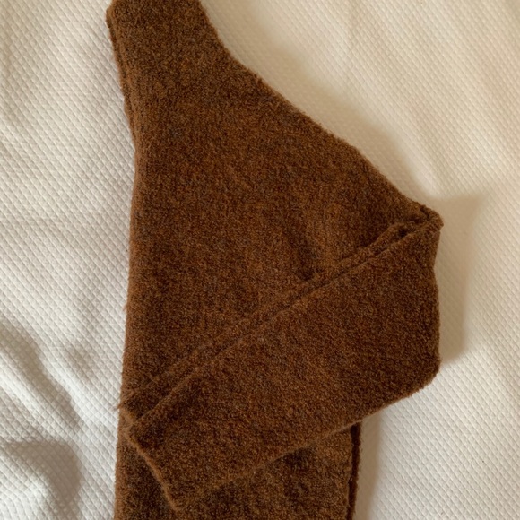🤎 Fuzzy Brown Sweater 🤎 - Picture 4 of 4